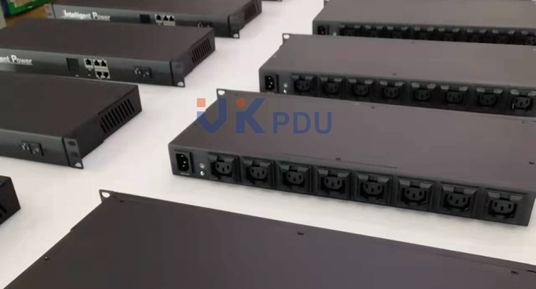 1U 8x IEC C13 locking Intelligent PDU 