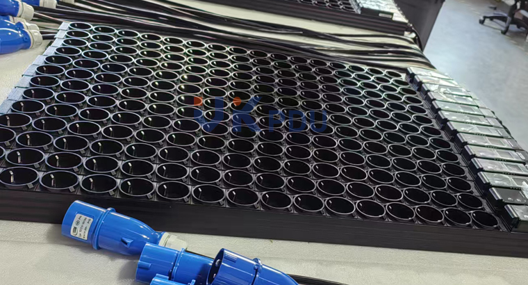 24xSchuko 1Phase 32A Metered PDU